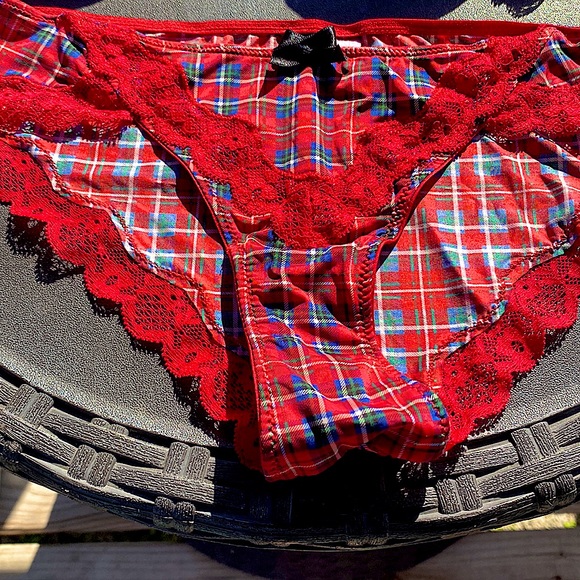 Matching holiday bra & panty set - Picture 3 of 4